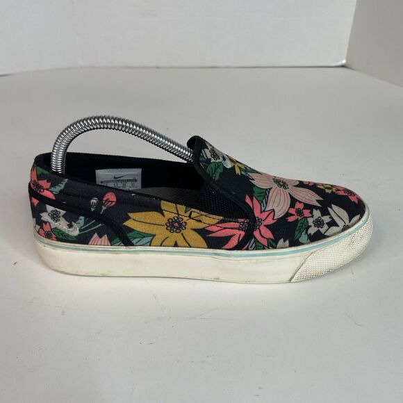 Nike Shoes - Nike Floral Toki Aloha Pack Womens Size 8 Athletic Shoes Sneakers 724769-003